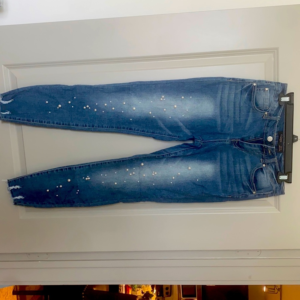 Jeans with pearl designs